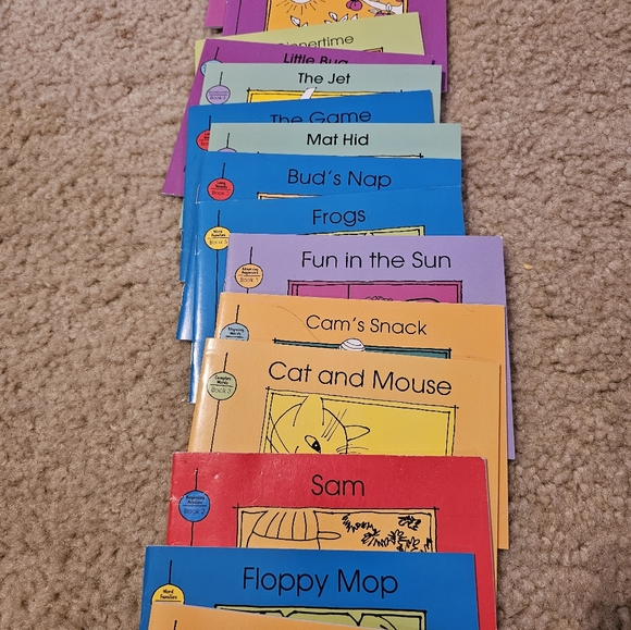 Assorted BOB Books -- Set Of 22 -- Various Levels - Picture 3 of 3